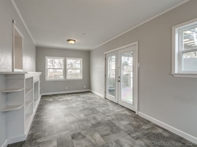 1204 S Columbia Avenue, Tulsa, OK 74104