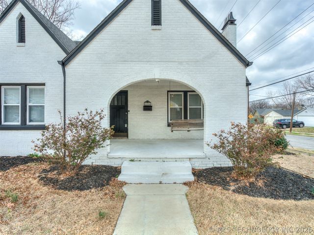 1204 S Columbia Avenue, Tulsa, OK 74104