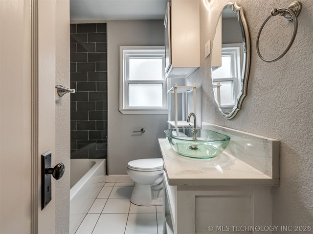 1204 S Columbia Avenue, Tulsa, OK 74104