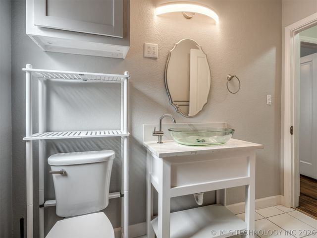 1204 S Columbia Avenue, Tulsa, OK 74104