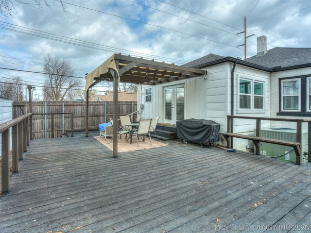 1204 S Columbia Avenue, Tulsa, OK 74104