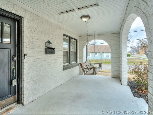 1204 S Columbia Avenue, Tulsa, OK 74104