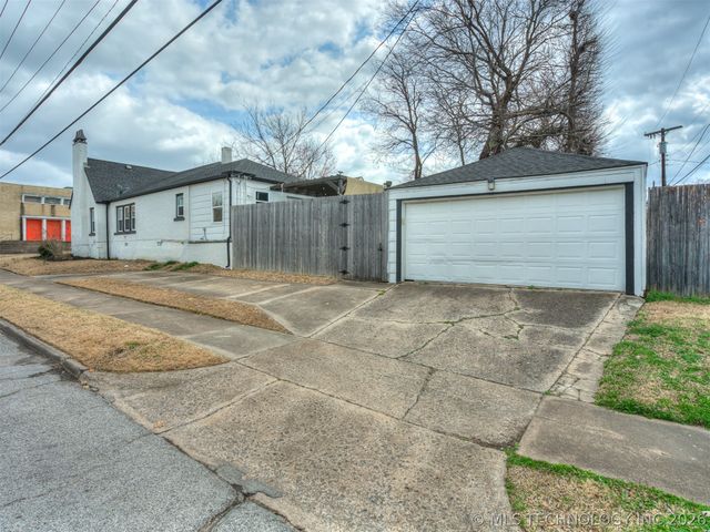 1204 S Columbia Avenue, Tulsa, OK 74104
