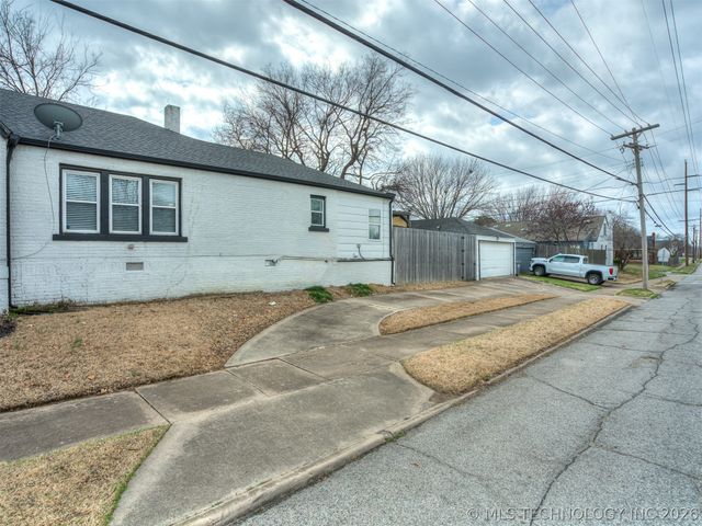 1204 S Columbia Avenue, Tulsa, OK 74104