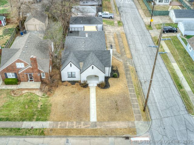 1204 S Columbia Avenue, Tulsa, OK 74104