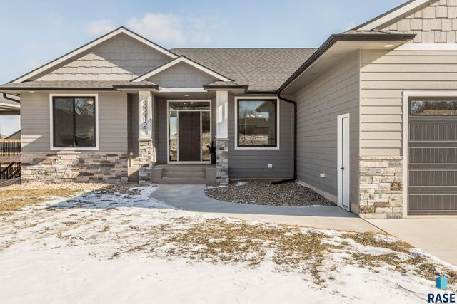 2212 S Saddle Ridge Dr Drive, Sioux Falls, SD 57110