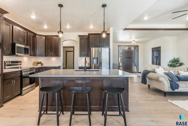 2212 S Saddle Ridge Dr Drive, Sioux Falls, SD 57110