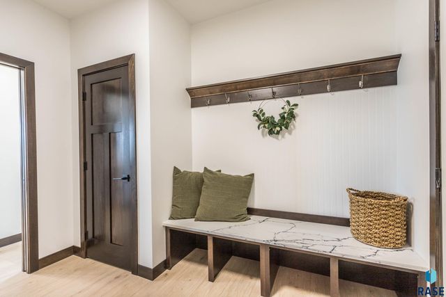 2212 S Saddle Ridge Dr Drive, Sioux Falls, SD 57110