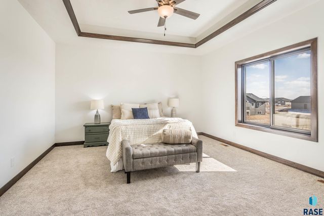 2212 S Saddle Ridge Dr Drive, Sioux Falls, SD 57110