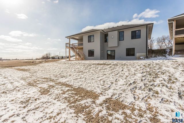 2212 S Saddle Ridge Dr Drive, Sioux Falls, SD 57110