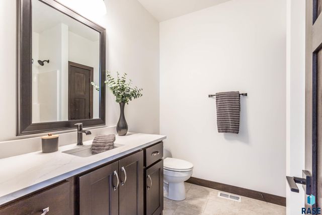 2212 S Saddle Ridge Dr Drive, Sioux Falls, SD 57110