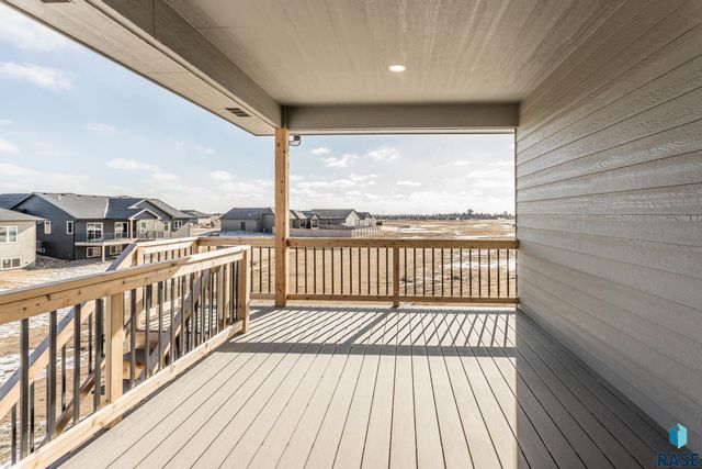 2212 S Saddle Ridge Dr Drive, Sioux Falls, SD 57110