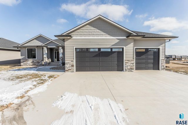 2212 S Saddle Ridge Dr Drive, Sioux Falls, SD 57110