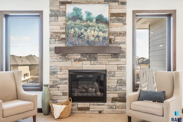 2212 S Saddle Ridge Dr Drive, Sioux Falls, SD 57110