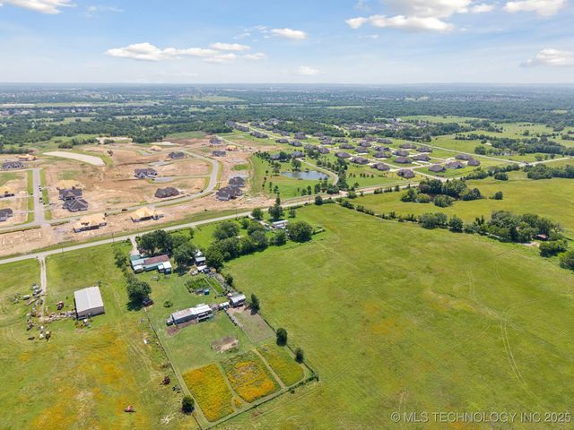 10908 N Memorial Drive E, Owasso, OK 74055