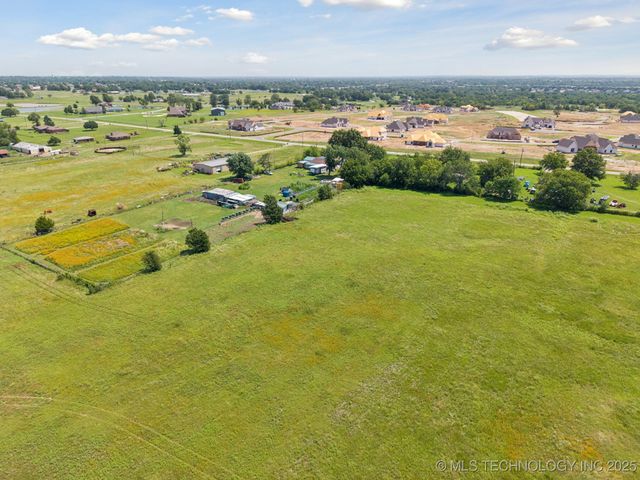 10908 N Memorial Drive E, Owasso, OK 74055