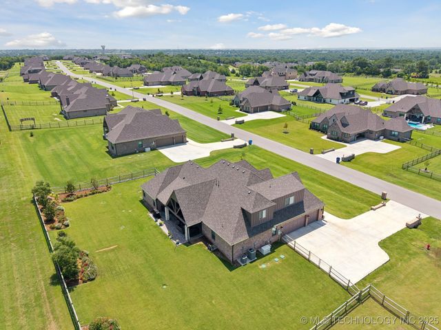 10908 N Memorial Drive E, Owasso, OK 74055