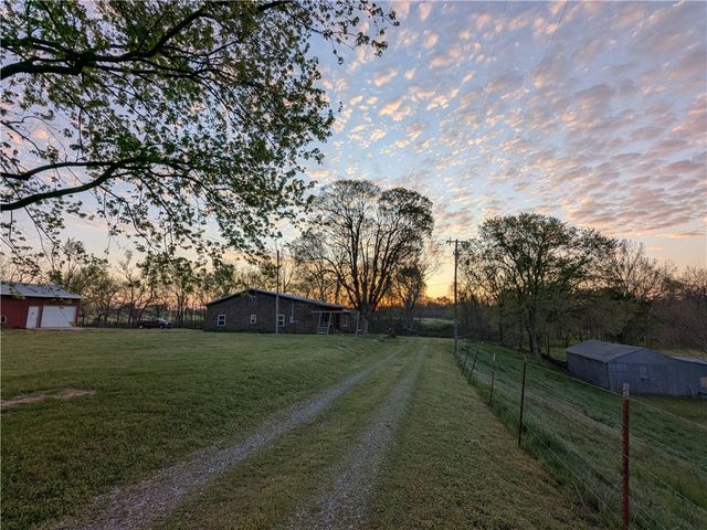 12650 Scates Road, Maysville, AR 72747