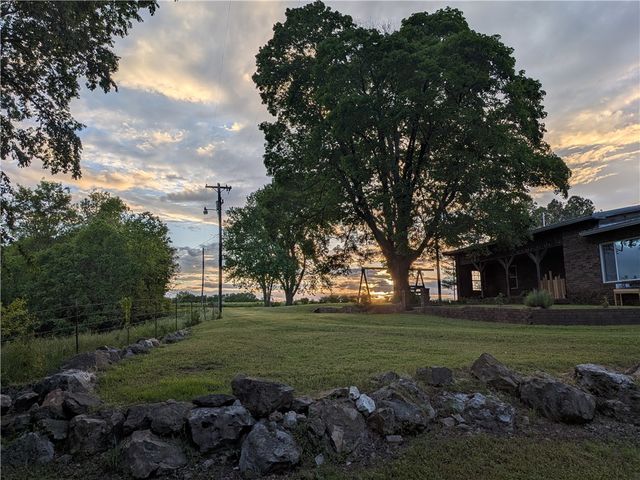 12650 Scates Road, Maysville, AR 72747