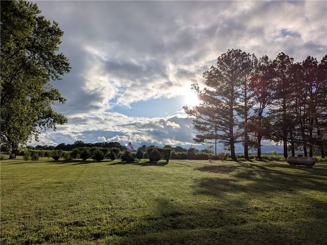 12650 Scates Road, Maysville, AR 72747