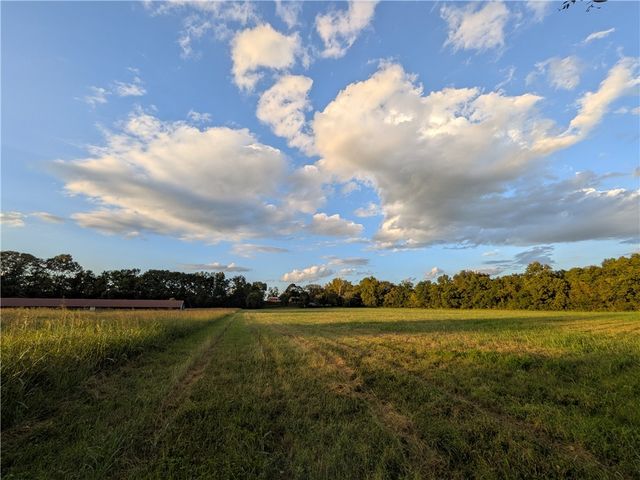 12650 Scates Road, Maysville, AR 72747