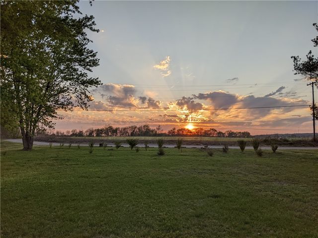 12650 Scates Road, Maysville, AR 72747