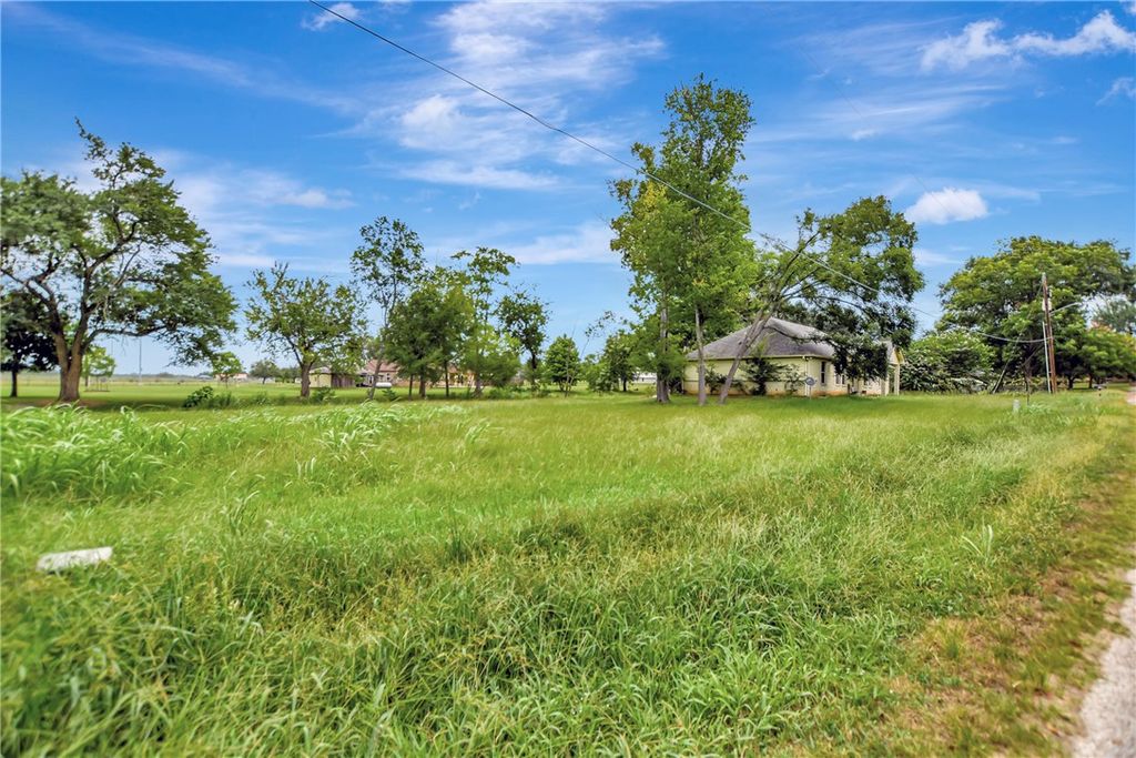 308 Heath Avenue, Madisonville, TX 77864 — photo 4