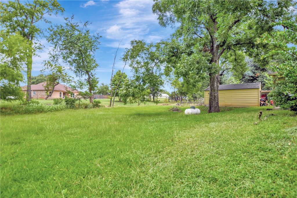 308 Heath Avenue, Madisonville, TX 77864 — photo 5