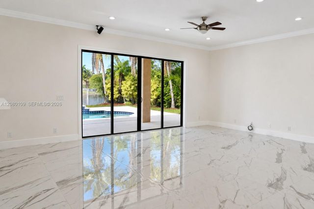 1672 Victoria Pointe Circle, Weston, FL 33327