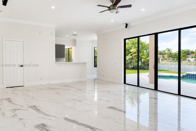 1672 Victoria Pointe Circle, Weston, FL 33327