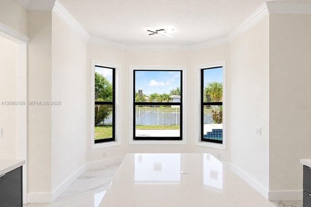 1672 Victoria Pointe Circle, Weston, FL 33327
