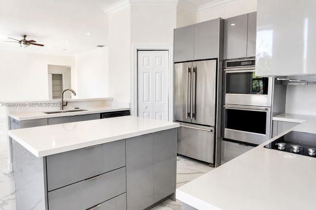 1672 Victoria Pointe Circle, Weston, FL 33327