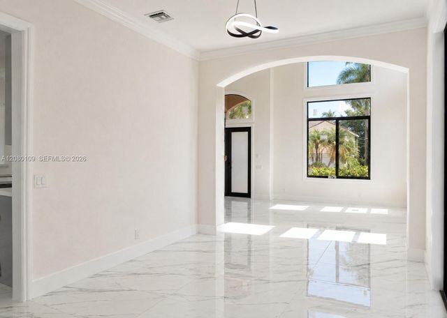 1672 Victoria Pointe Circle, Weston, FL 33327