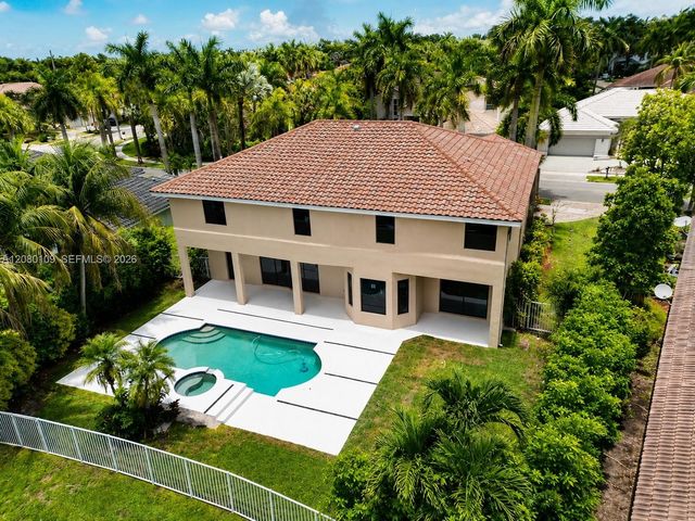 1672 Victoria Pointe Circle, Weston, FL 33327