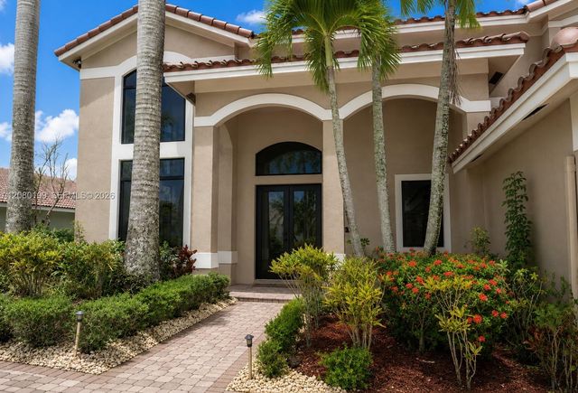 1672 Victoria Pointe Circle, Weston, FL 33327