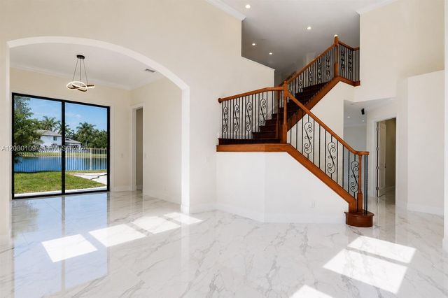 1672 Victoria Pointe Circle, Weston, FL 33327