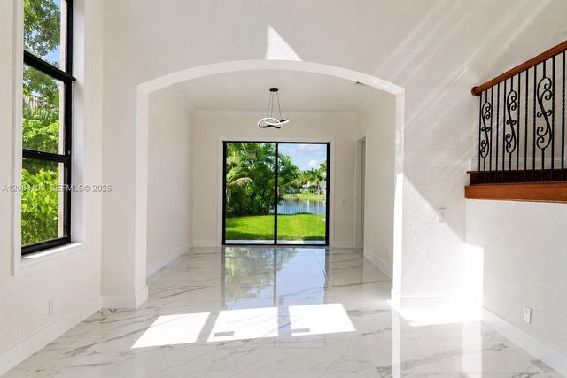 1672 Victoria Pointe Circle, Weston, FL 33327