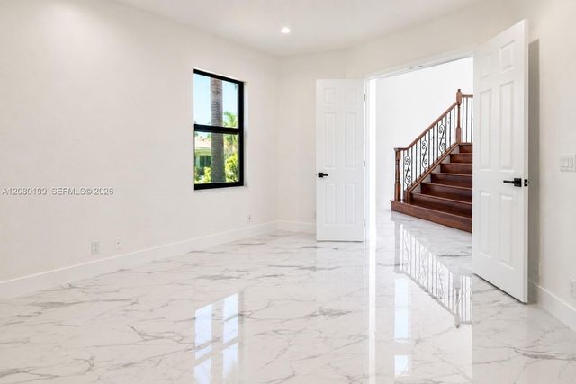1672 Victoria Pointe Circle, Weston, FL 33327