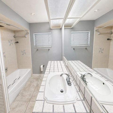 324 42ND AVENUE N, St Petersburg, FL 33703