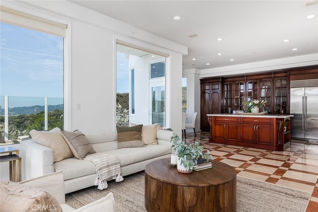 759 Foxkirk, Glendale, CA 91206
