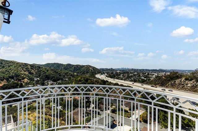 759 Foxkirk, Glendale, CA 91206