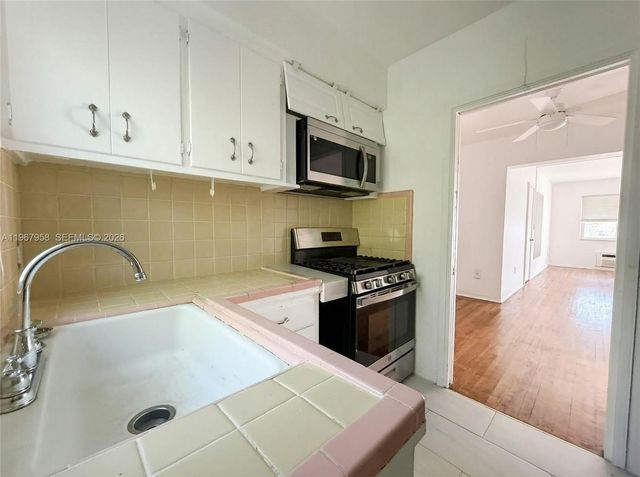 841 W 40th St 2, Miami Beach, FL 33140