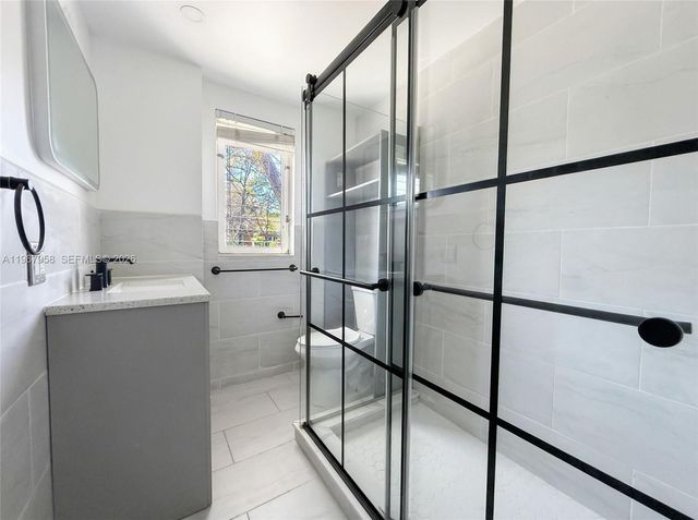 841 W 40th St 2, Miami Beach, FL 33140