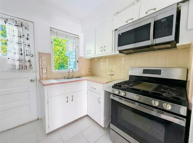 841 W 40th St 2, Miami Beach, FL 33140