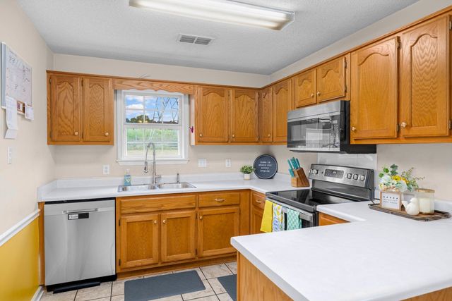 215 WOODSHIRE LN, Brighton, TN 38011