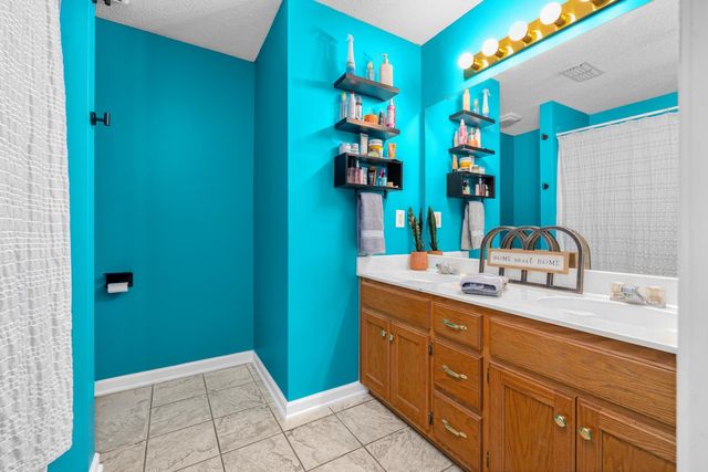 215 WOODSHIRE LN, Brighton, TN 38011