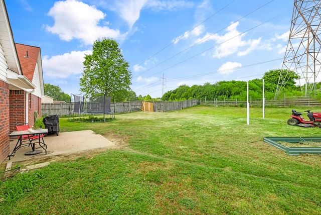 215 WOODSHIRE LN, Brighton, TN 38011