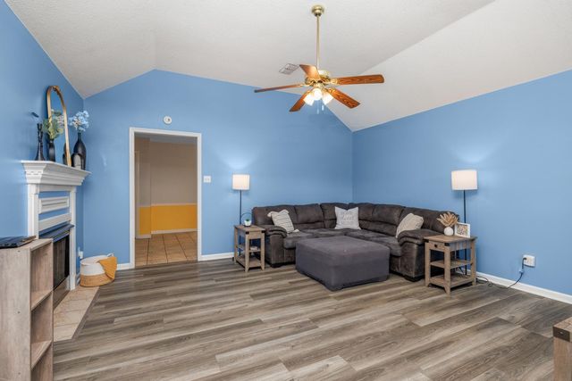 215 WOODSHIRE LN, Brighton, TN 38011