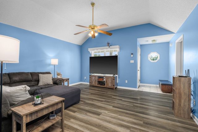 215 WOODSHIRE LN, Brighton, TN 38011