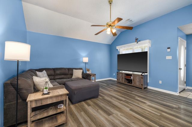 215 WOODSHIRE LN, Brighton, TN 38011